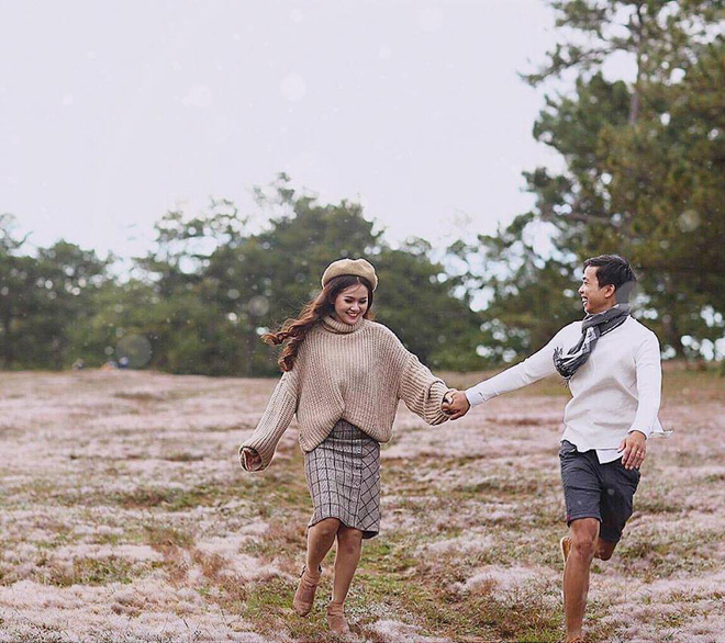 Nổi tiếng vì clip bố gạt nước mắt tiễn con về nhà chồng, cô gái Sài Gòn tiết lộ chuyện hậu trường cảm động